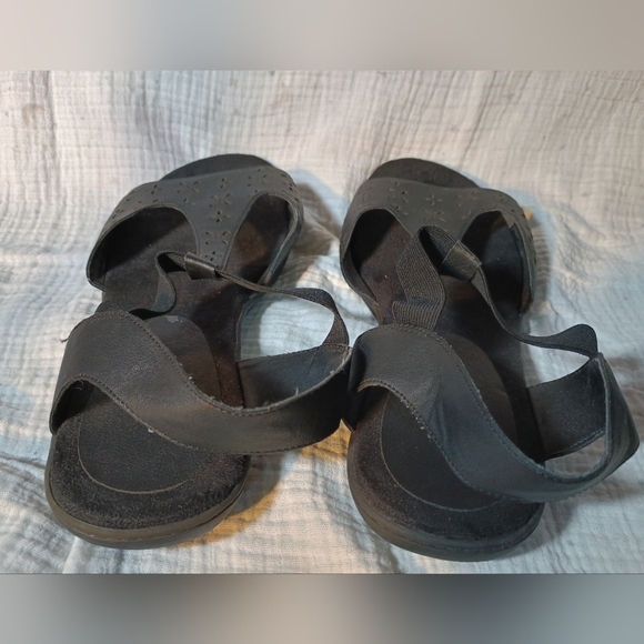 Woman's 11W fawn cloudwalkers sandals in great shape. Soles look brand new. - Picture 7 of 9